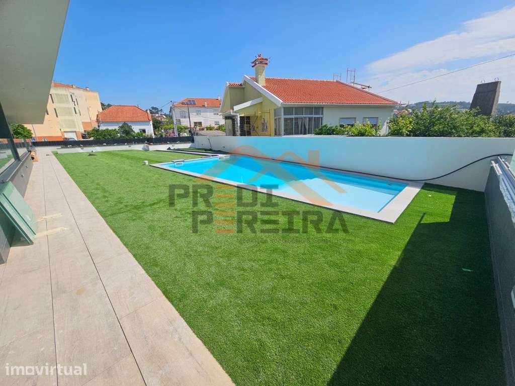 Situado no centro de Caneças, magnífico apartamento T2 com varandas... - Grande imagem: 3/41