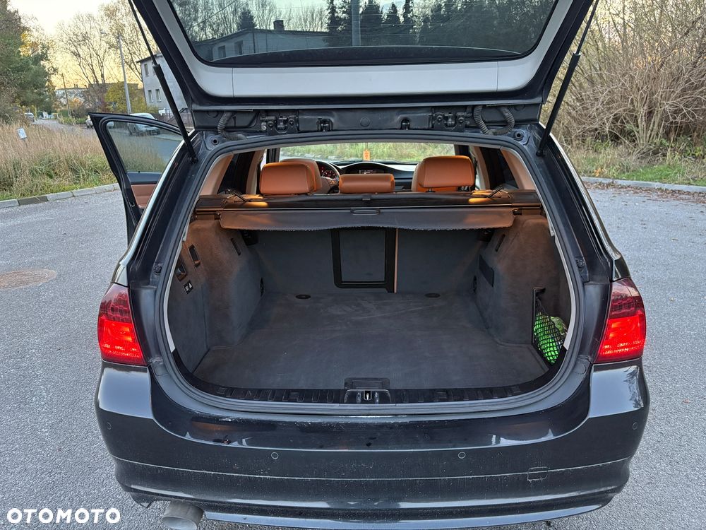 BMW Seria 3 318d Touring Luxury Line - 22