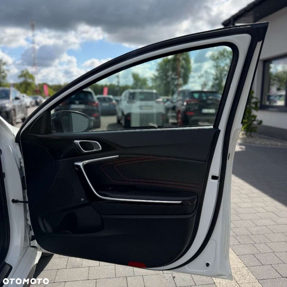 Kia ProCeed 1.6 T-GDI GT DCT - 31