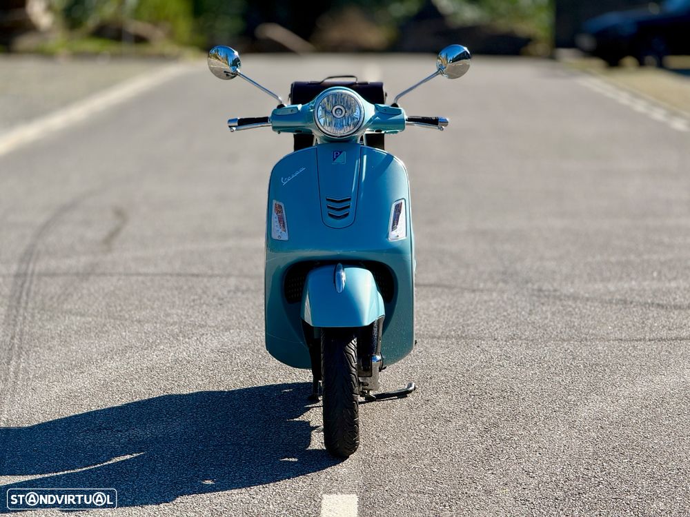 Vespa GTS Super Blue Azzurro 70 anni - 4