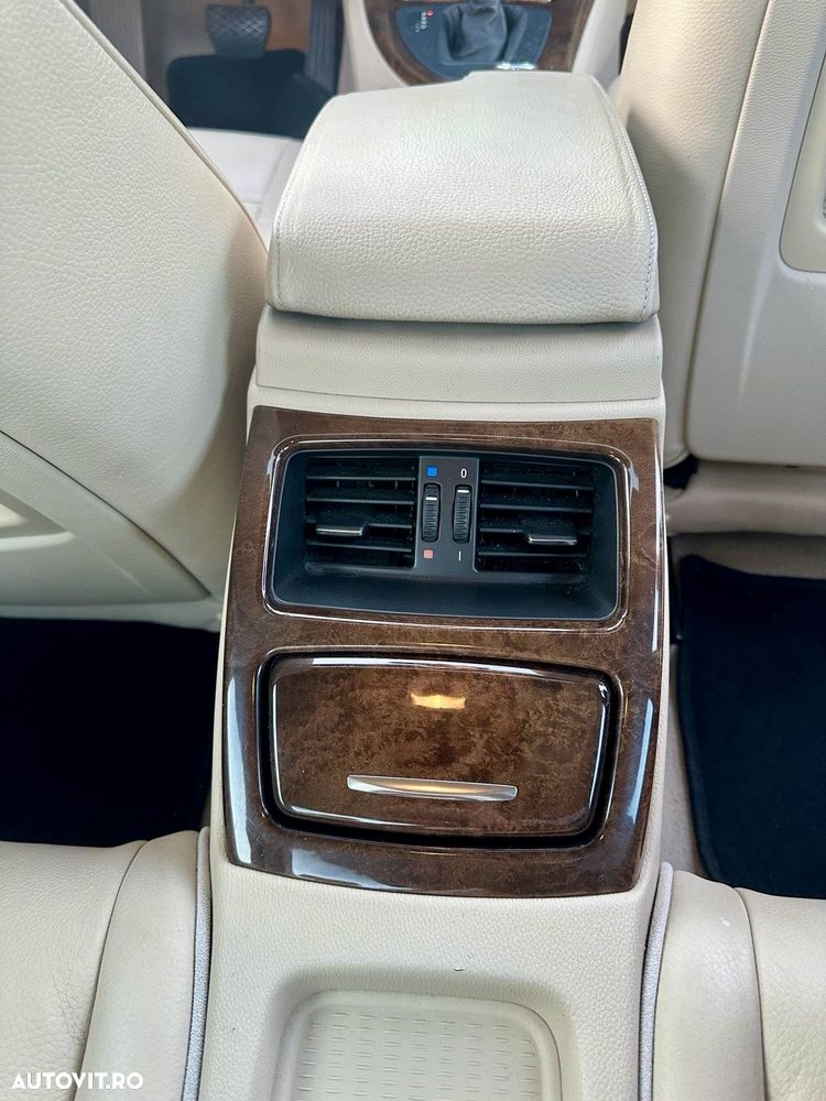 BMW Seria 3 320i Aut. - 13