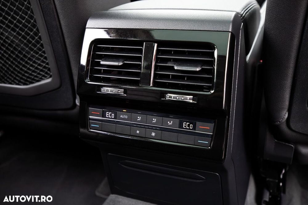 Volkswagen Touareg 3.0 V6 e-Hybrid 4Motion Aut. R - 31