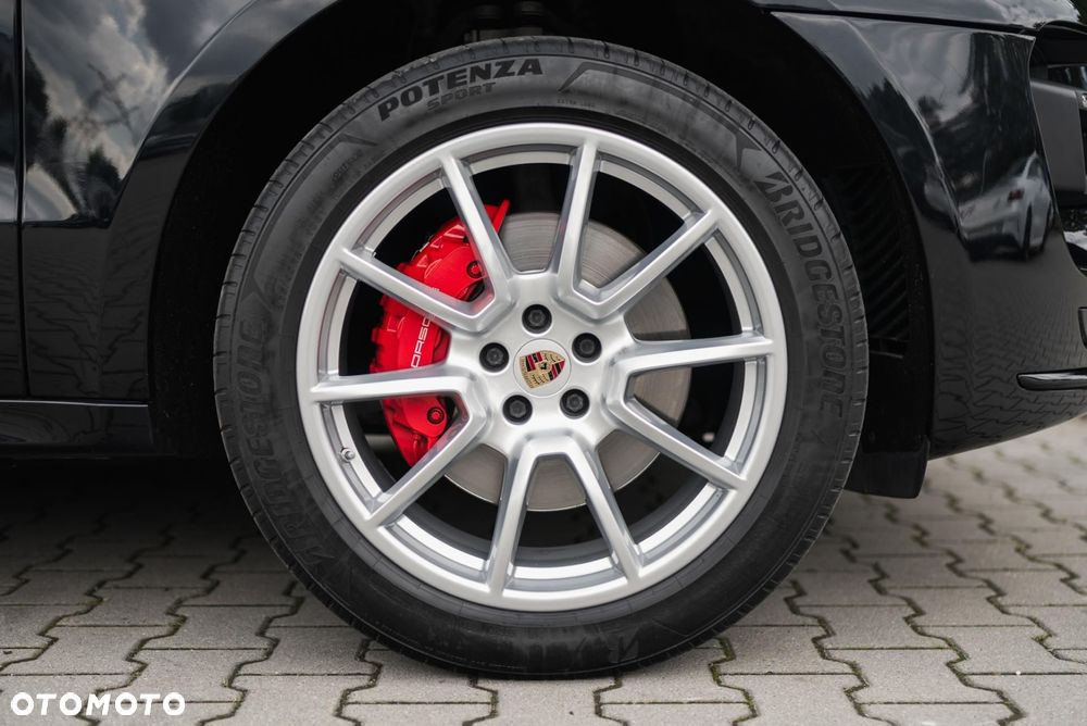 Porsche Macan Turbo - 40
