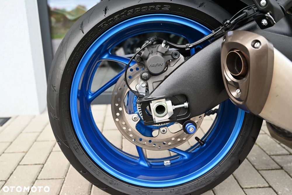 Suzuki GSX - 24