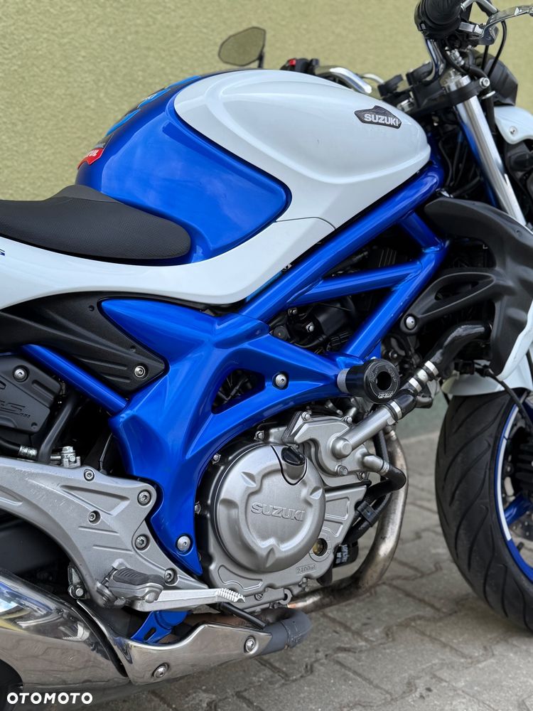Suzuki Gladius - 15