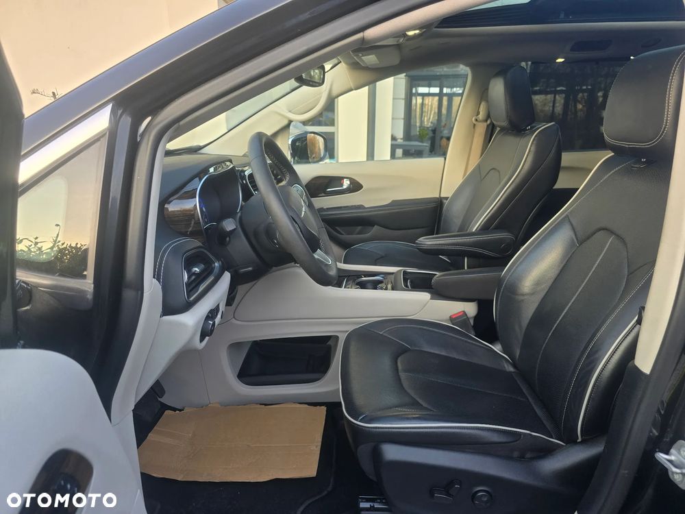 Chrysler Pacifica - 27