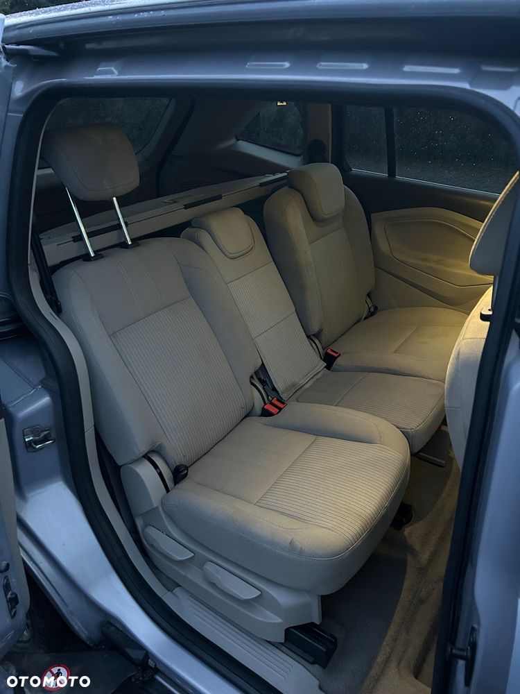 Ford Grand C-MAX - 13