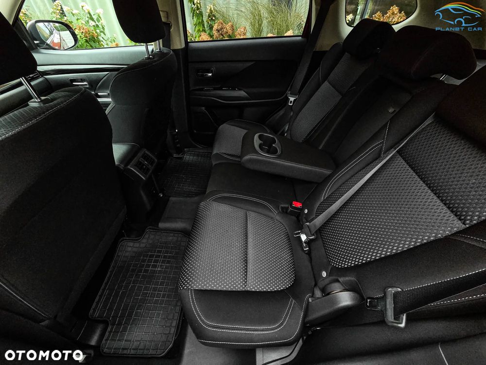 Mitsubishi Outlander 2.4 4WD Plug-In Hybrid Plus - 15