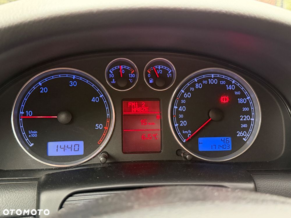 Volkswagen Passat 1.9 TDI 4Motion Highline - 17