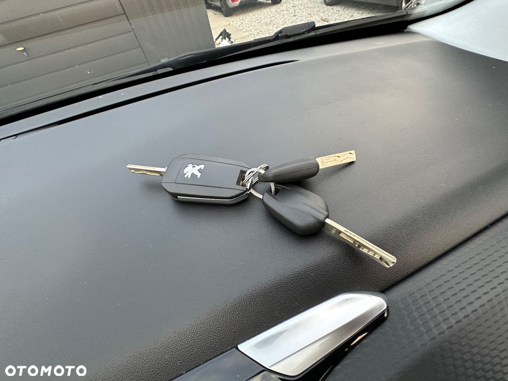 Peugeot 208 1.2 PureTech GPF Allure S&S EAT6 - 20