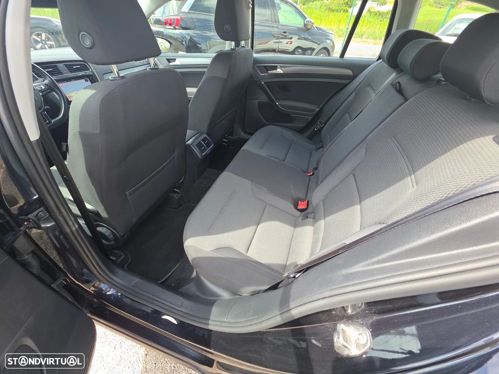 VW Golf Variant 1.6 TDi Confortline - 16