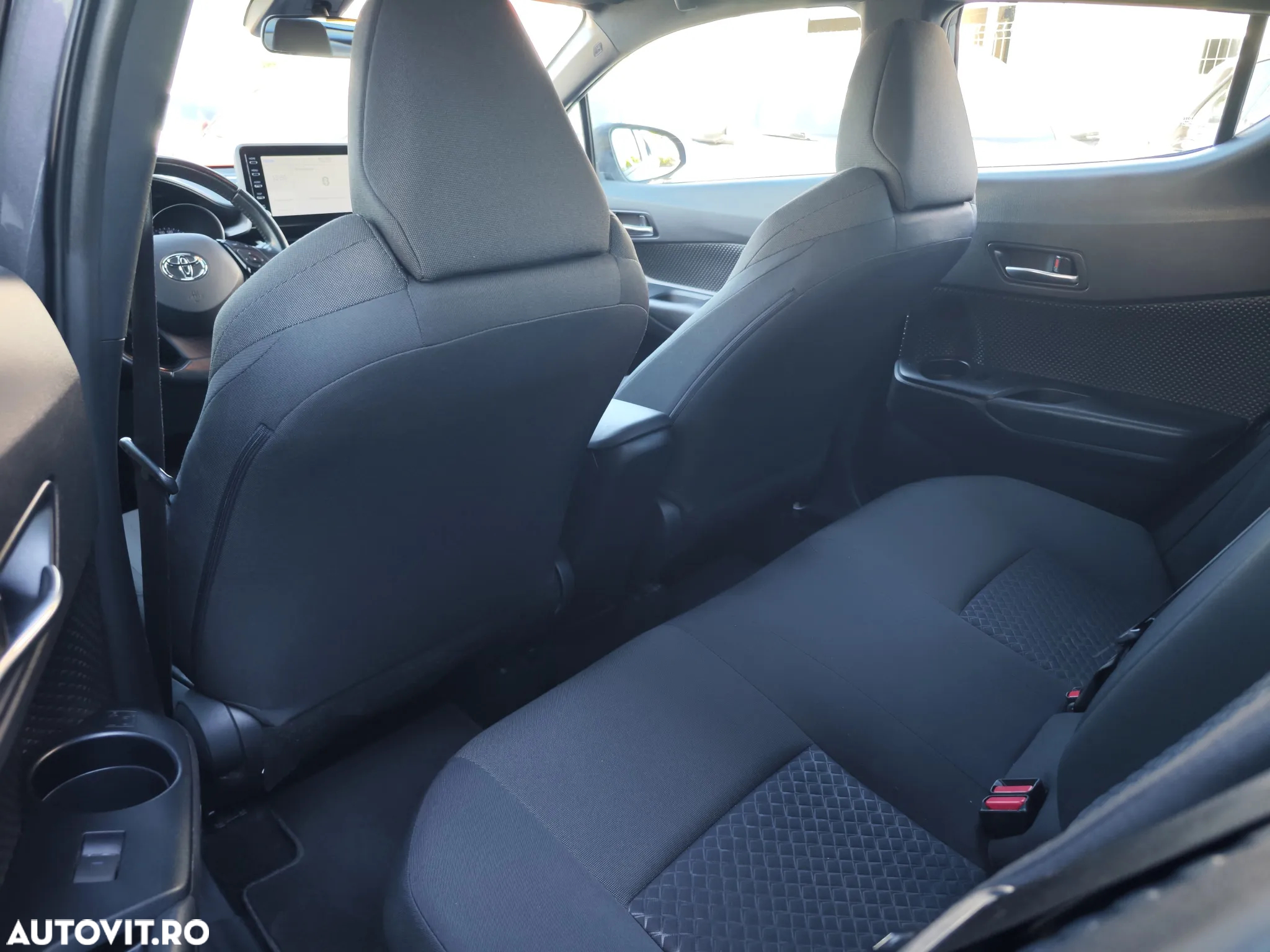 Toyota C-HR - 11