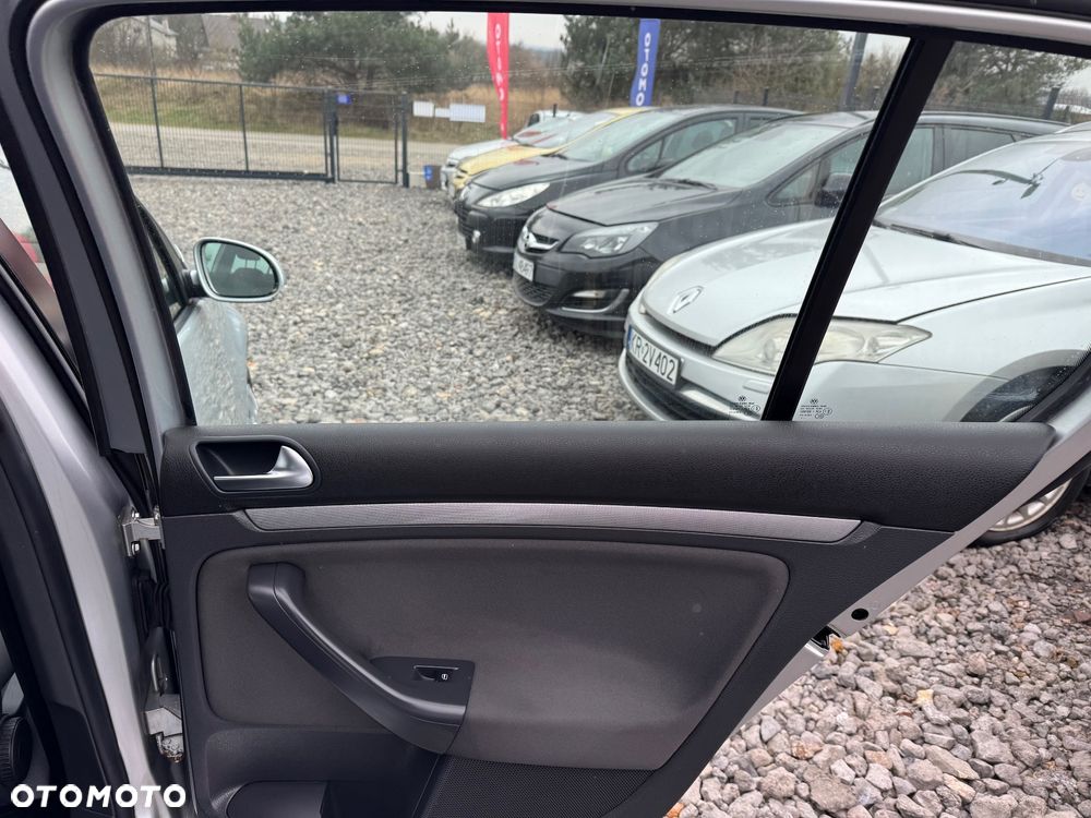 Volkswagen Golf 1.6 FSI Comfortline - 15