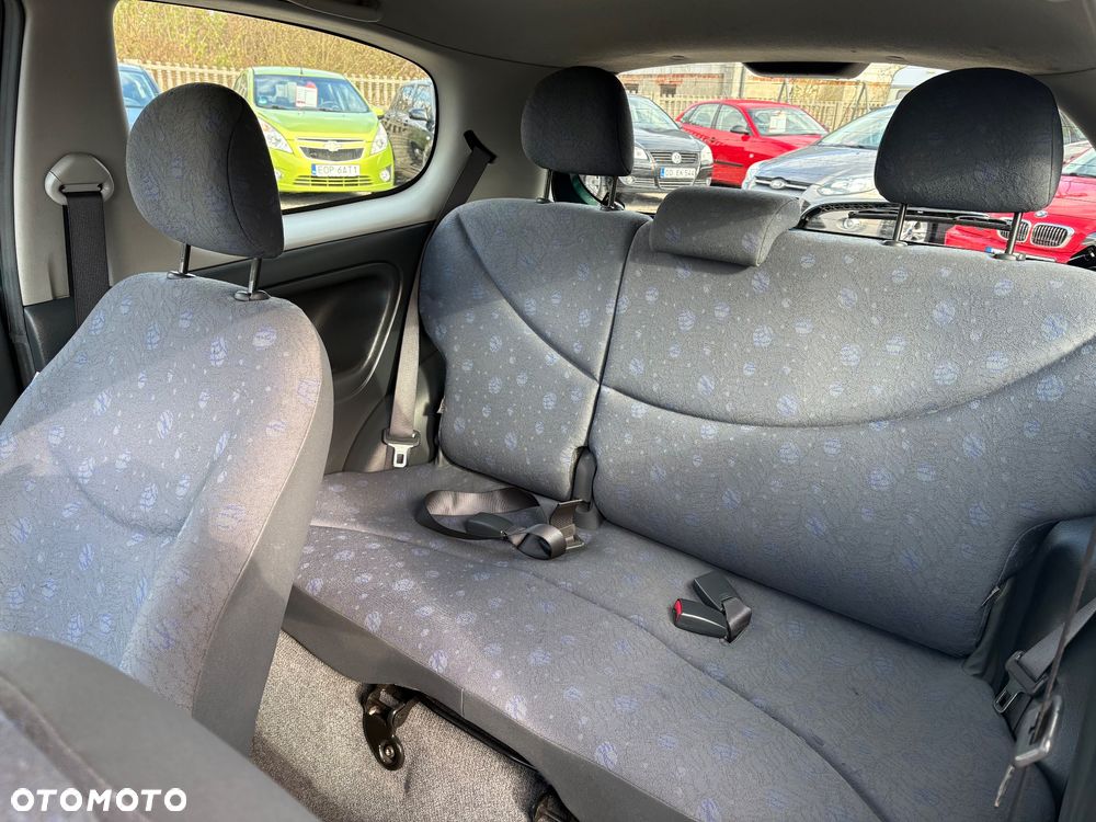 Toyota Yaris 1.0 Base - 24