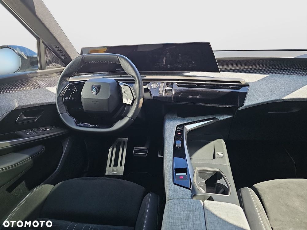 Peugeot 5008 1.2 PureTech mHEV GT S&S e-DCS6 - 11