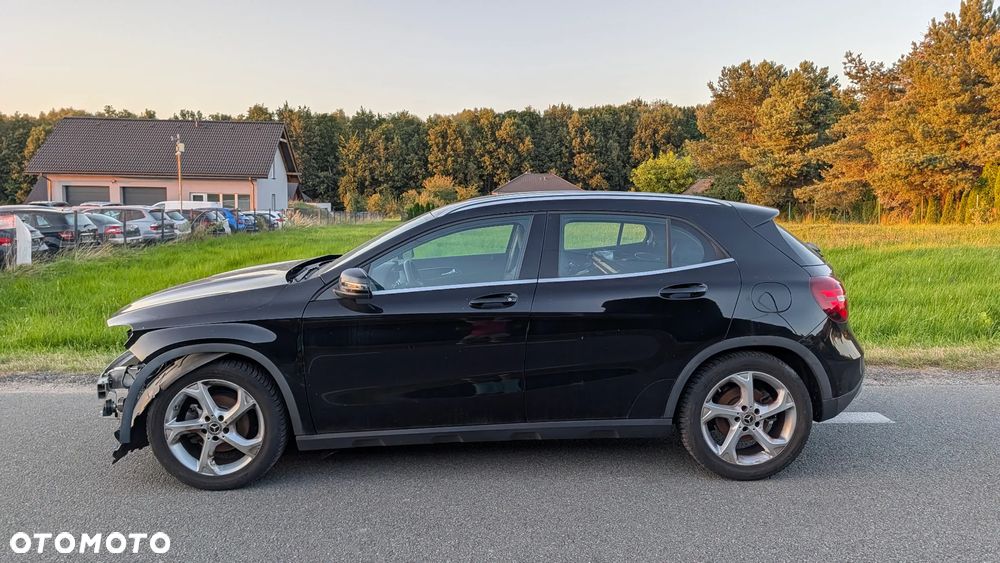 Mercedes-Benz GLA 180 7G-DCT Activity Edition - 4