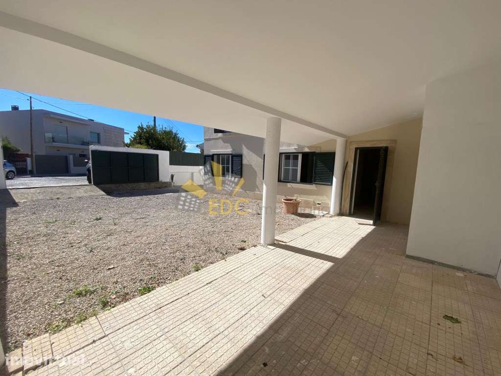 Moradia T4 em Bicesse | Amplo Terreno e Excelente Potencial |Marque... - Grande imagem: 3/60