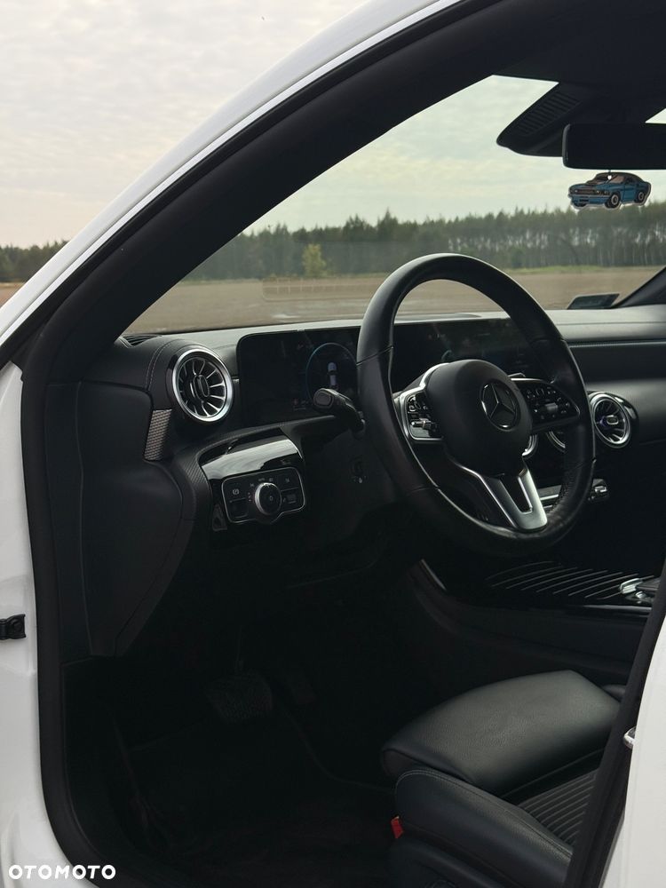 Mercedes-Benz CLA 180 Progressive 7G-DCT - 13