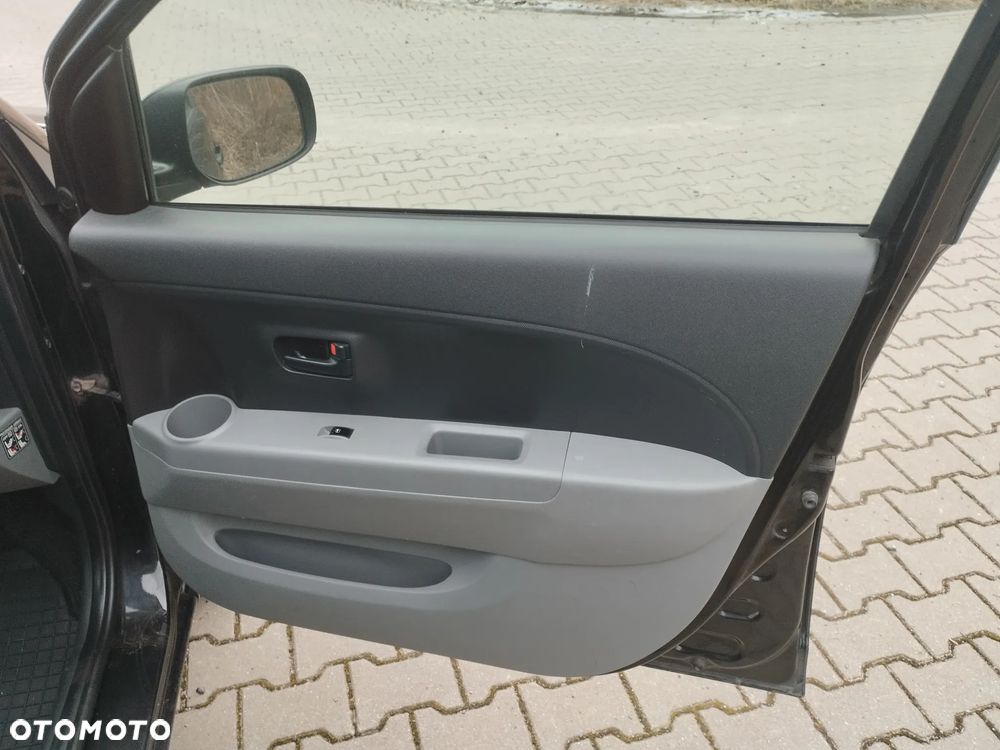 Daihatsu Sirion - 16