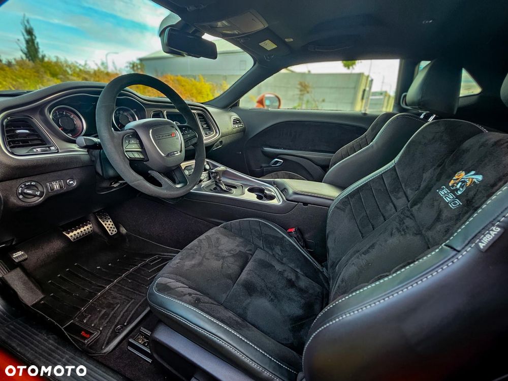 Dodge Challenger - 11