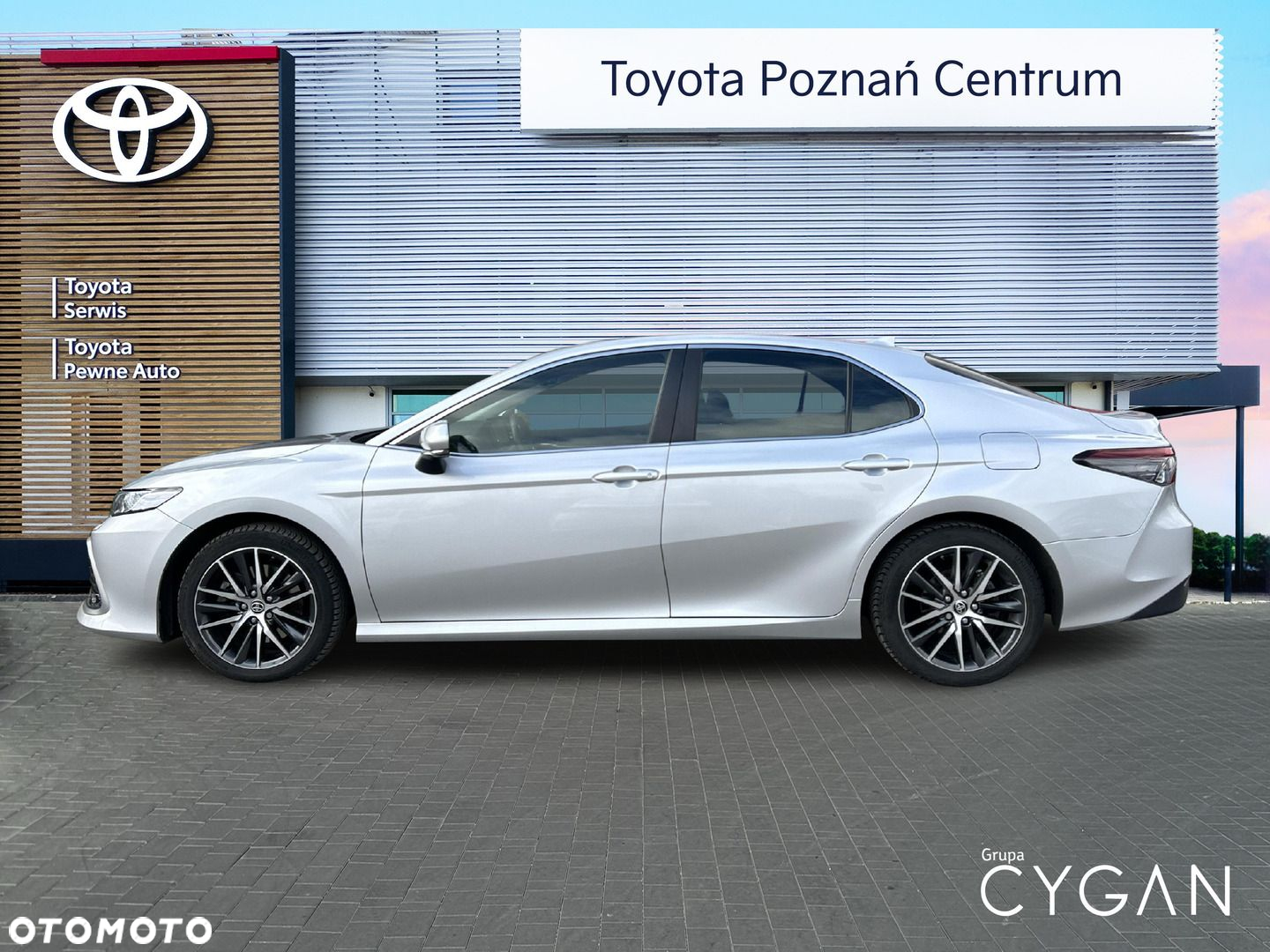 Toyota Camry - 2