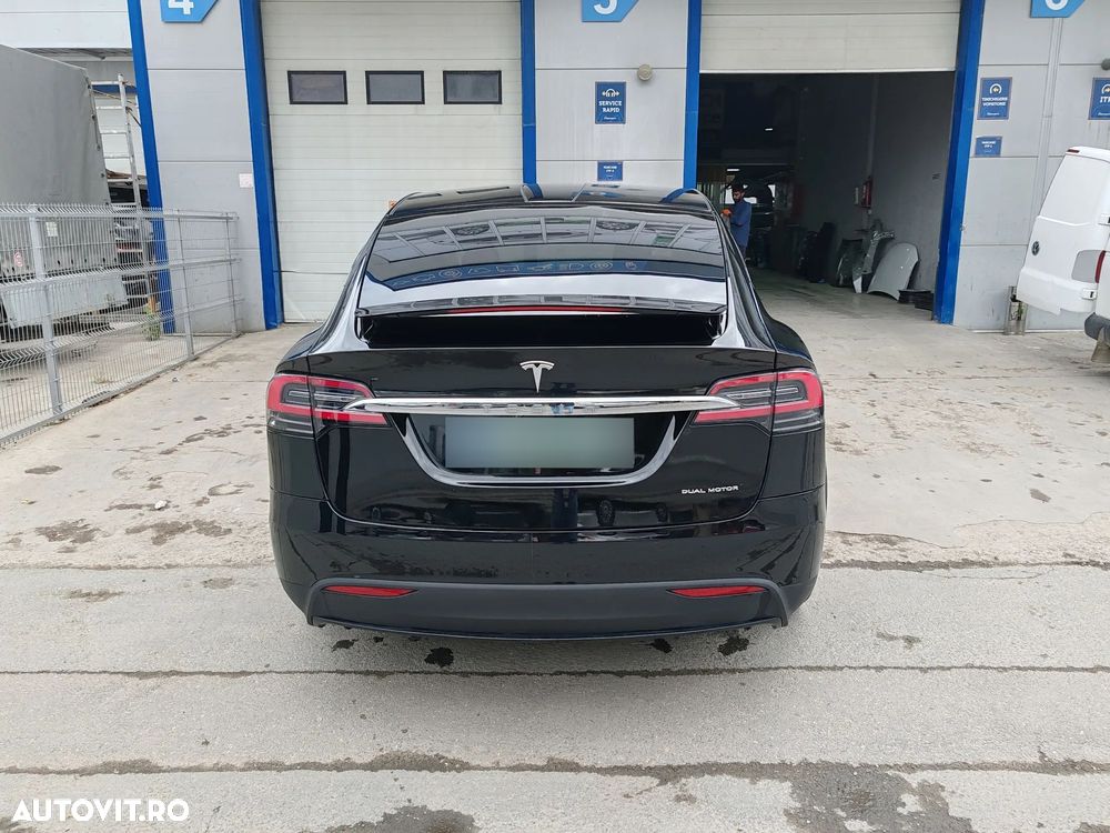 Tesla Model X - 27