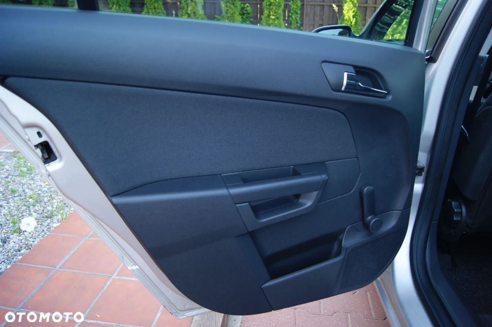 Opel Astra 1.9 CDTI Elegance - 22