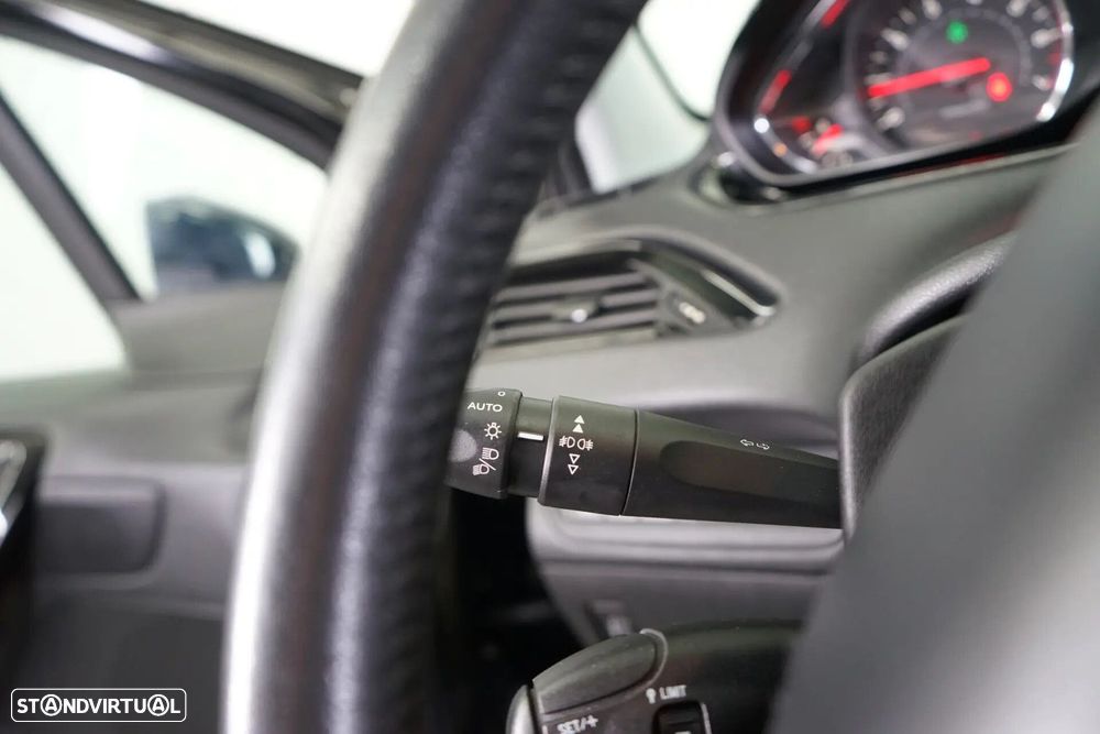 Peugeot 208 1.2 PureTech Style - 22