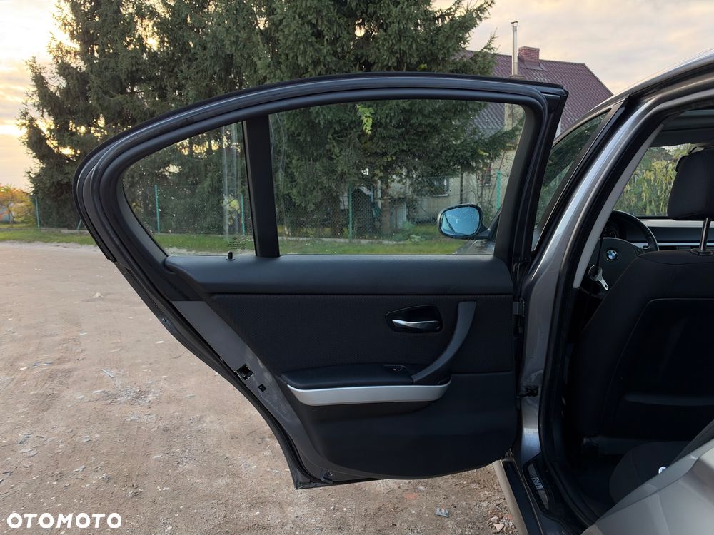 BMW Seria 3 318i Edition Exclusive - 18