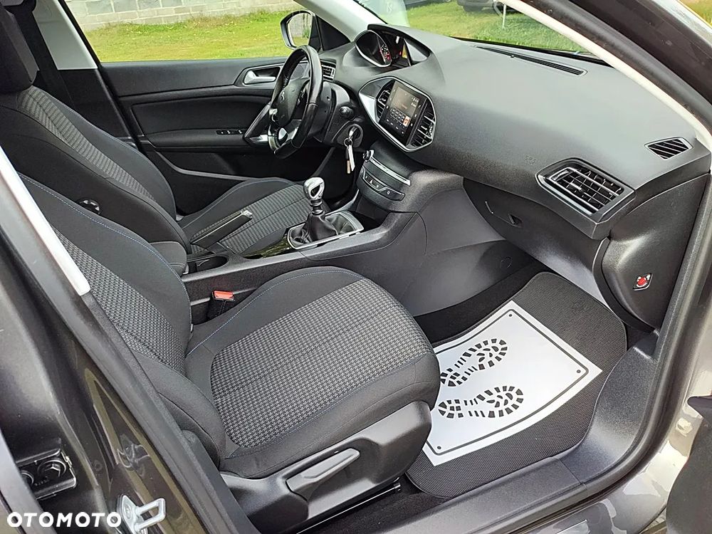 Peugeot 308 SW PureTech 110 Stop & Start Style - 24