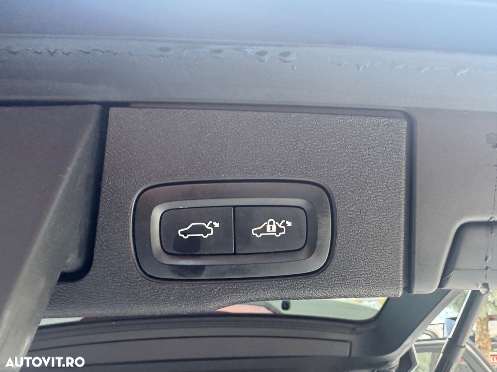 Volvo XC 60 D5 AWD Geartronic RDesign - 17