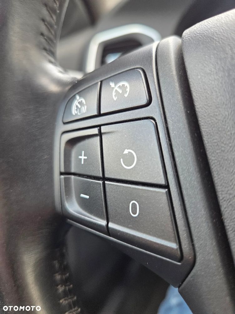 Volvo V60 D2 Momentum - 11