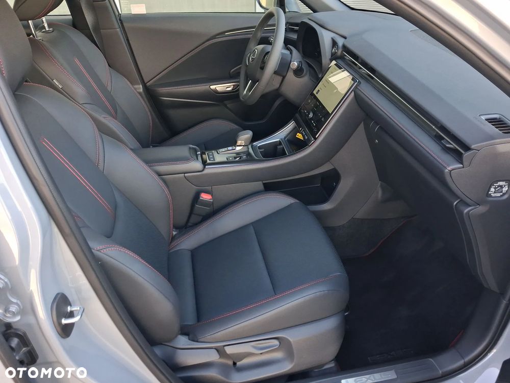 Lexus LBX - 9