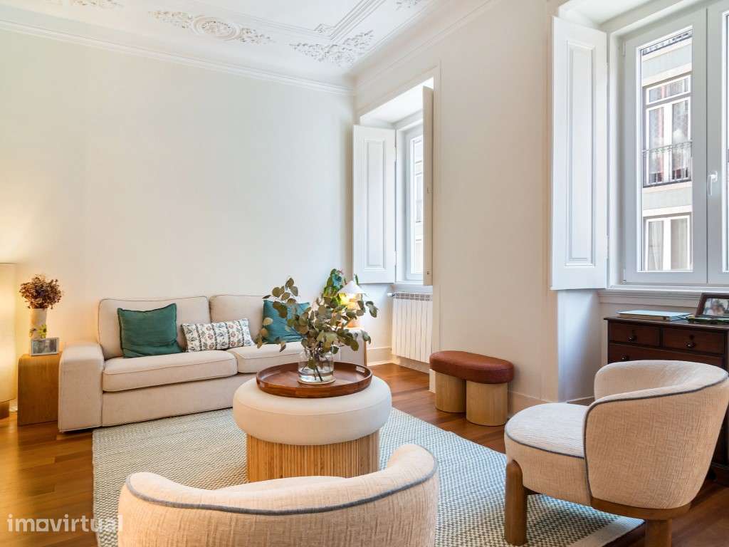 Apartamento T3 renovado na Rua de São Bento, junto ao Rato e à Estrela - Grande imagem: 2/22