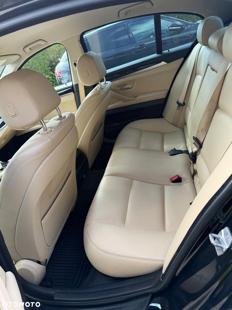 BMW Seria 5 520d xDrive - 17