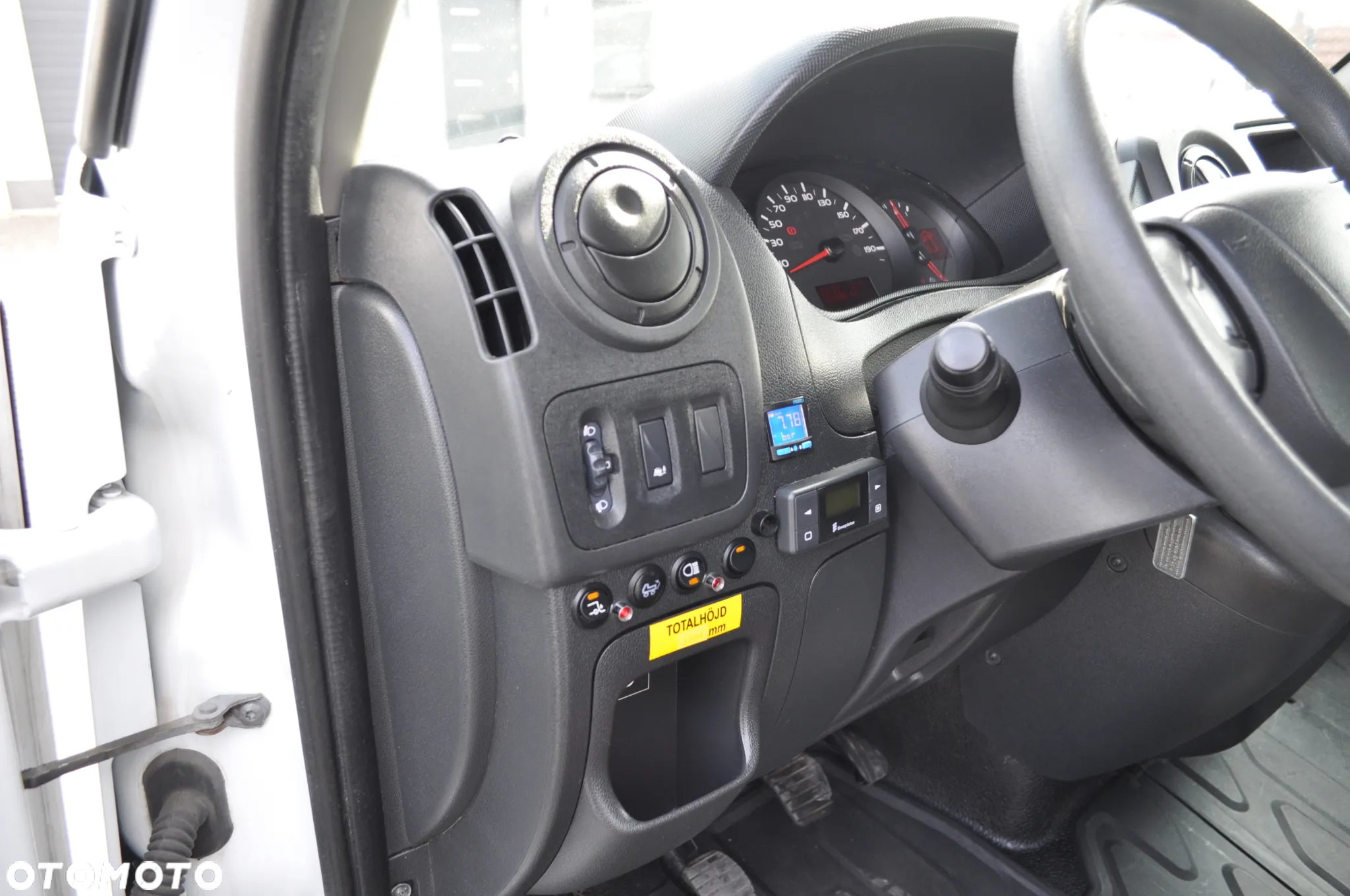 Renault HIT! Renault Master DMC 7000 KG!! Kat.B 3 OSIE Izoterma Winda Pneumatyka - 24