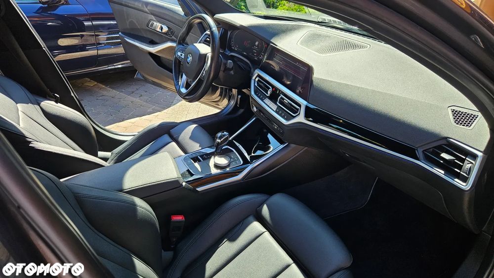 BMW Seria 3 330i xDrive M Sport sport - 24