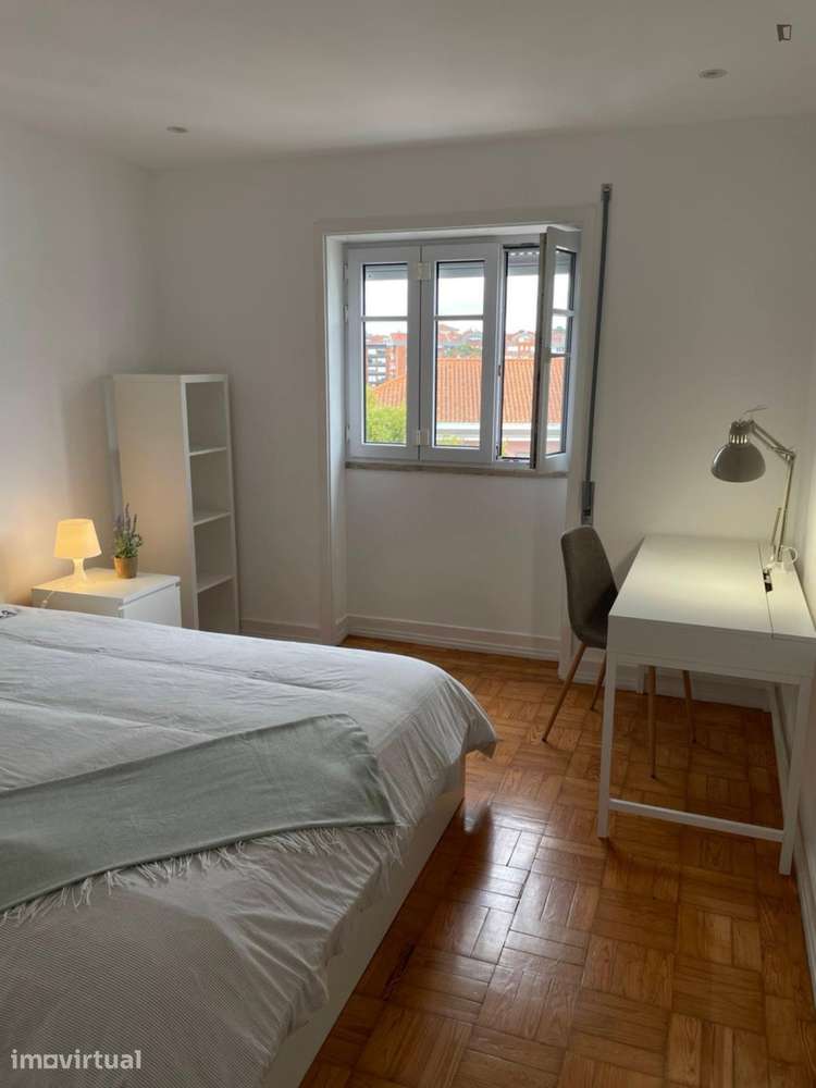 Quarto - localizado em Montes Claros Coimbra - Grande imagem: 2/10