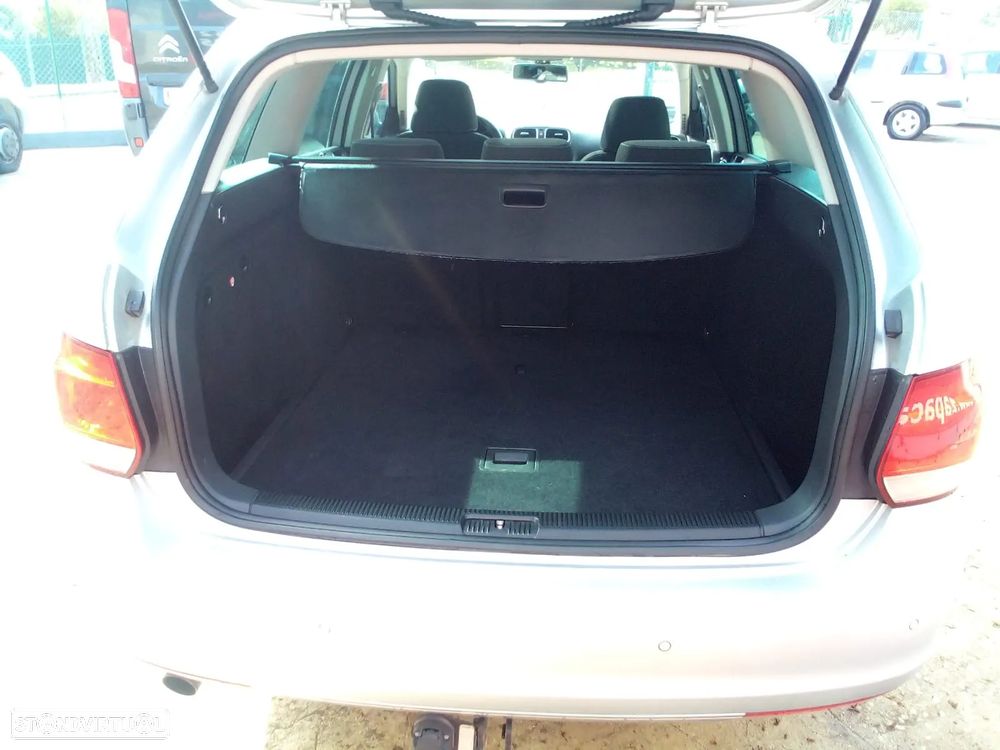 VW Golf Variant 1.6 TDi DPF DSG MATCH - 17