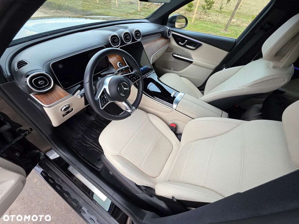 Mercedes-Benz GLC 300 4Matic 9G-TRONIC AMG Line - 13