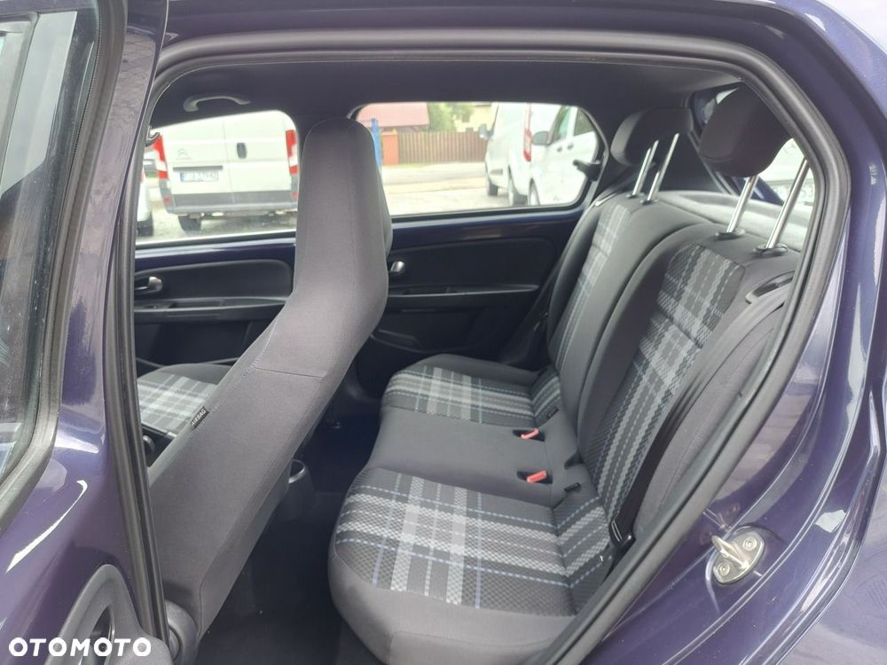 Volkswagen up! - 25