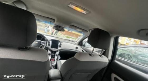 Chevrolet Cruze 1.6 LS Aut. - 1