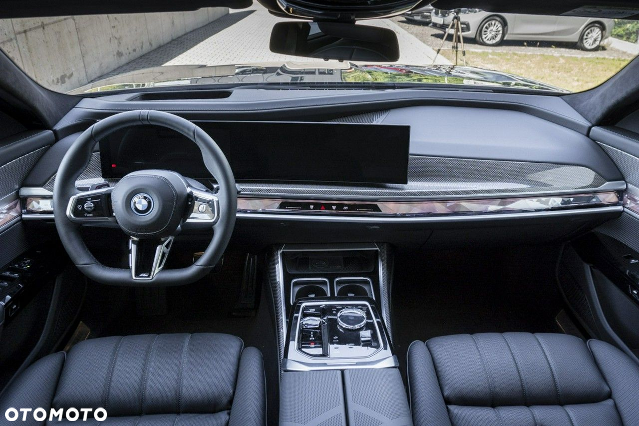 BMW i7 - 10