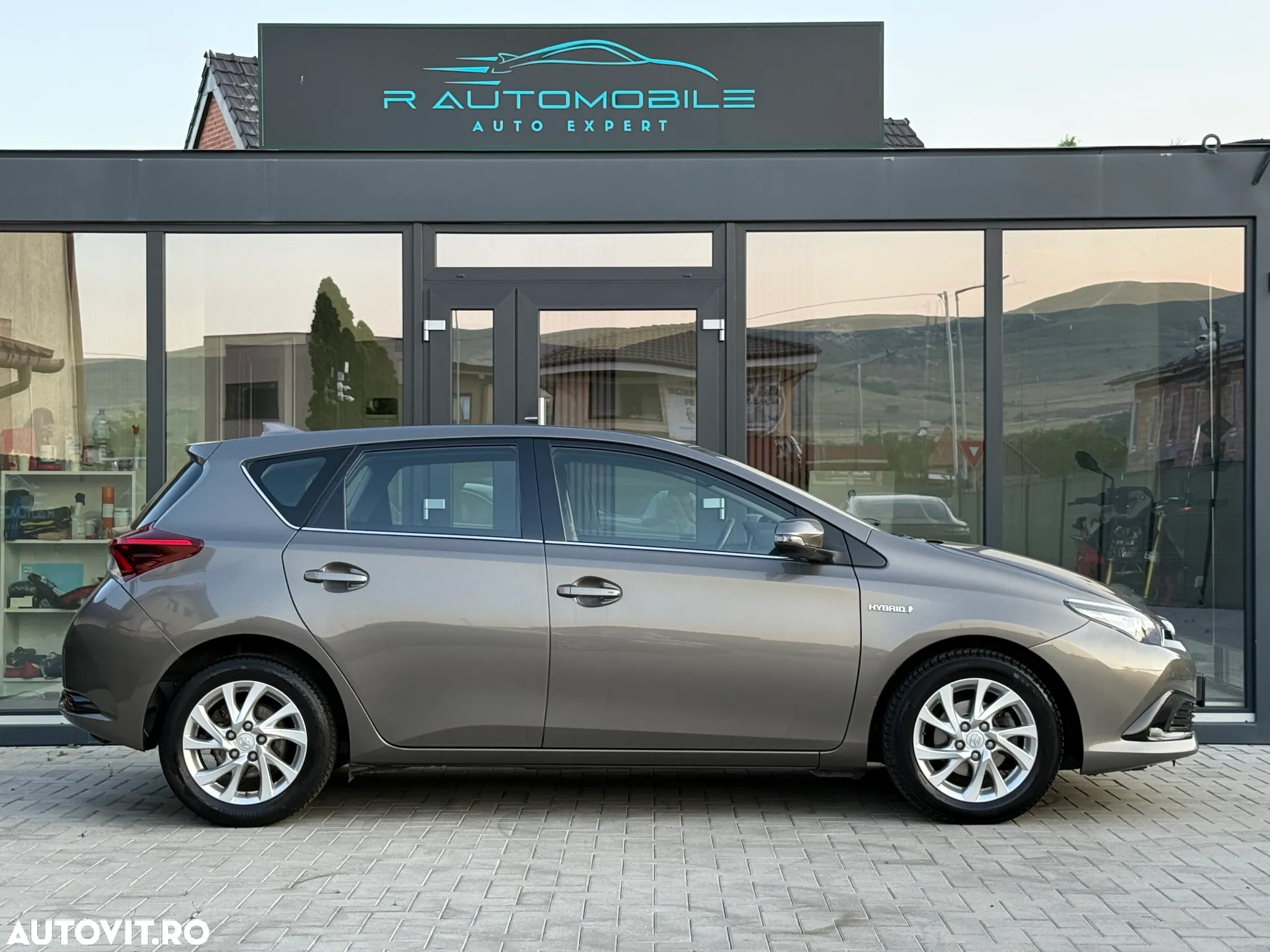 Toyota Auris 1.8 VVT-i Hybrid Automatik Comfort - 2