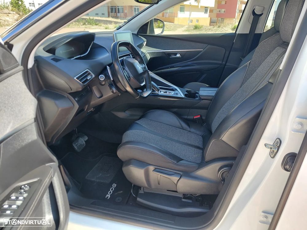 Peugeot 3008 1.2 PureTech Allure EAT6 - 7