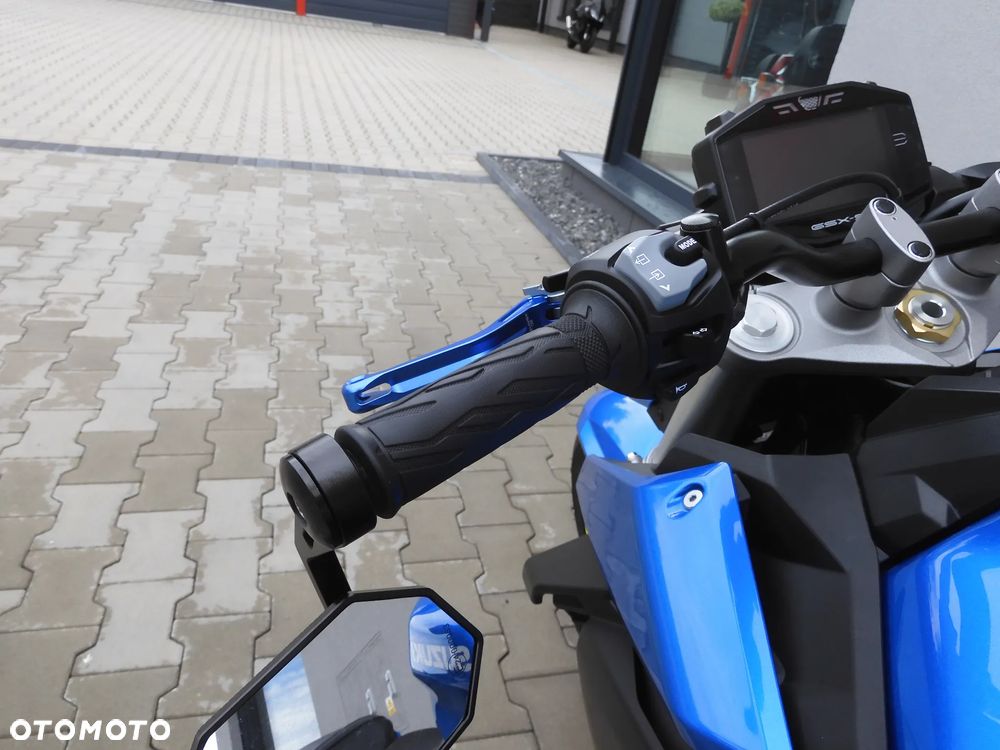 Suzuki GSX - 28