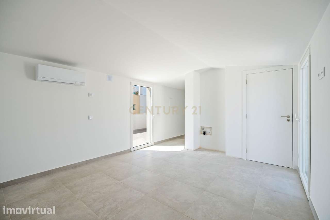 Apartamento T2+ Sótão habitável  Duplex em Ferragudo – onde o rio enco - Grande imagem: 4/29