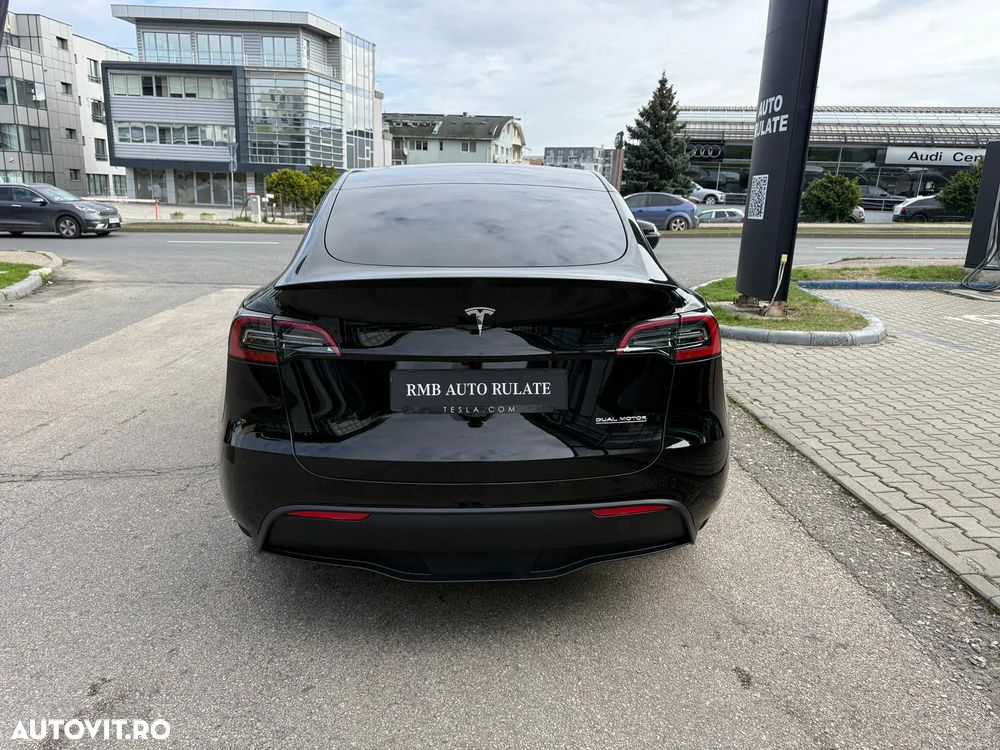 Tesla Model Y - 22