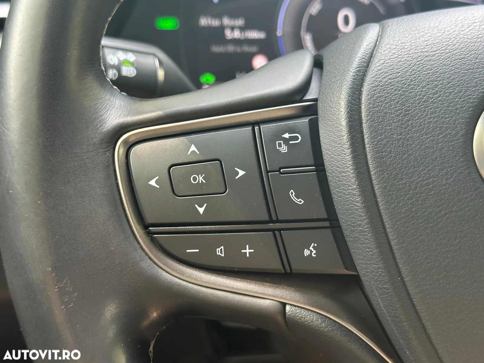 Lexus UX 250h Business Edition - 28