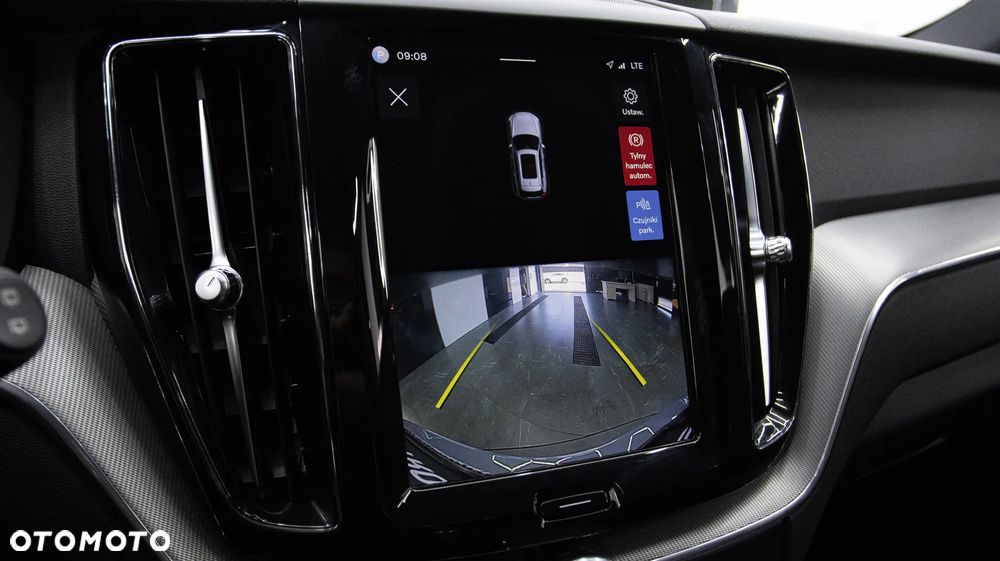 Volvo XC 60 B5 D AWD R-Design - 23